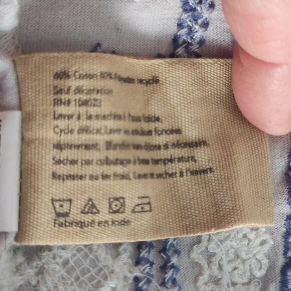 Living Planet Embroidered Pale Gray Open Top Size Medium MSRP $120 - Picture 6 of 12